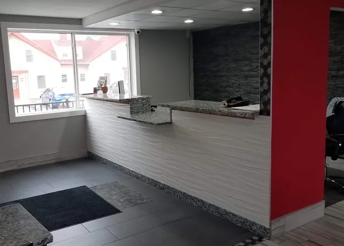 Hotel near College: Red Carpet Inn Rochester